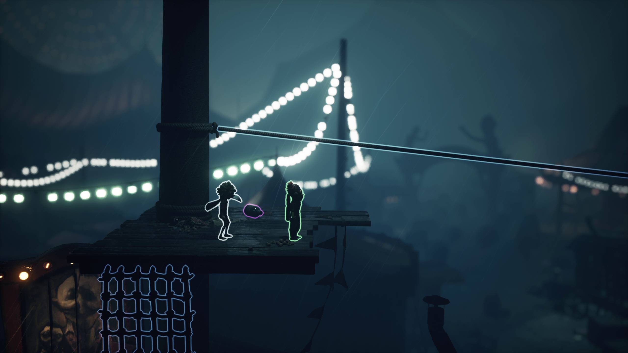 Screenshot di gameplay di Little Nightmares III con due personaggi evidenziati in bianco e verde in un ambiente buio