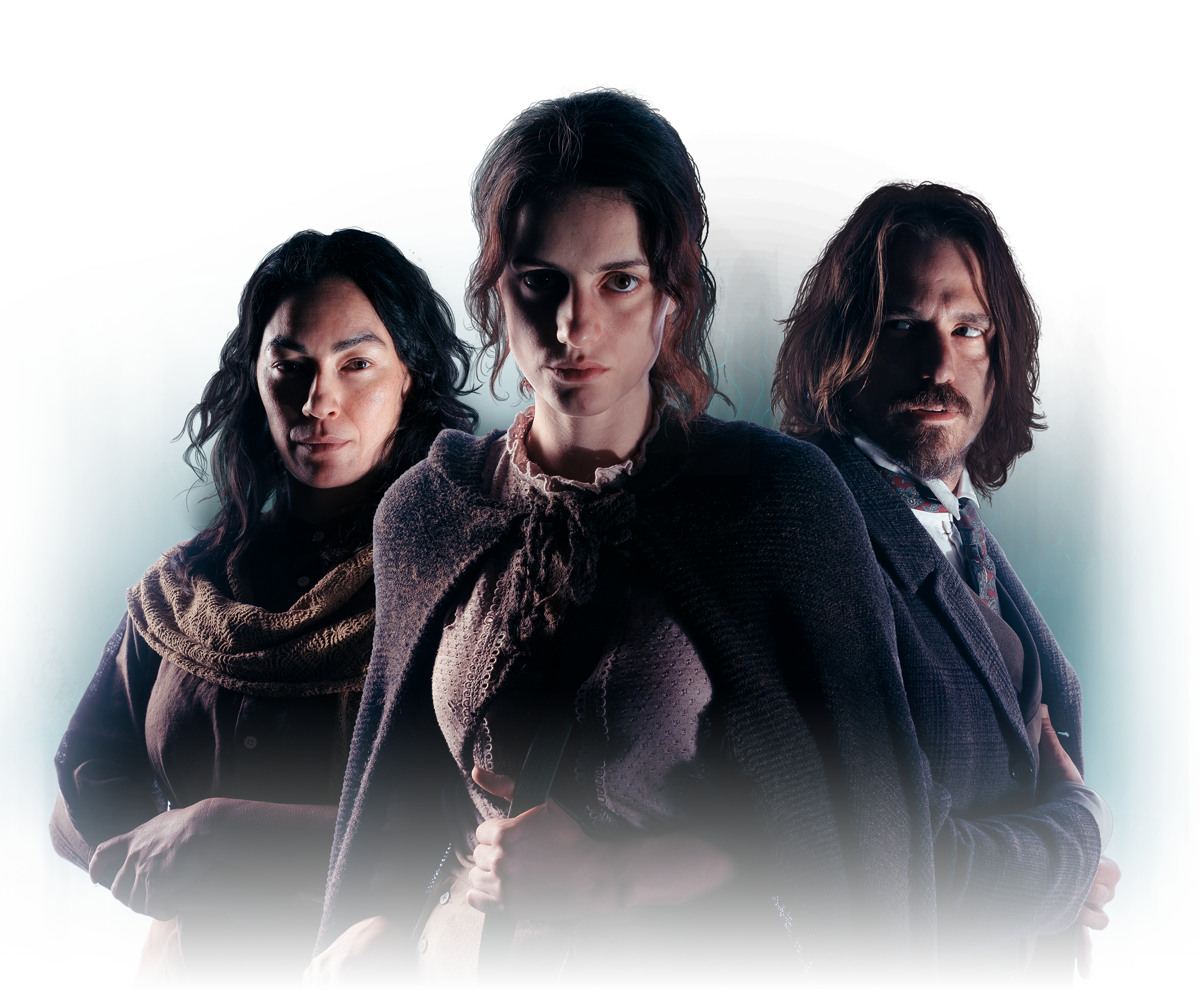 Les personnages de Unknown 9: Passage, Amina, Emilia et Emmanuel, regardent la caméra.